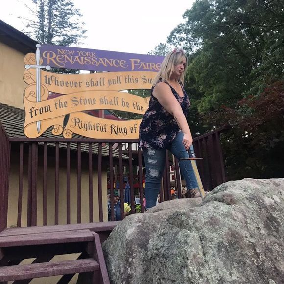 Meet your Posher, Jennifer - Picture 1 of 1